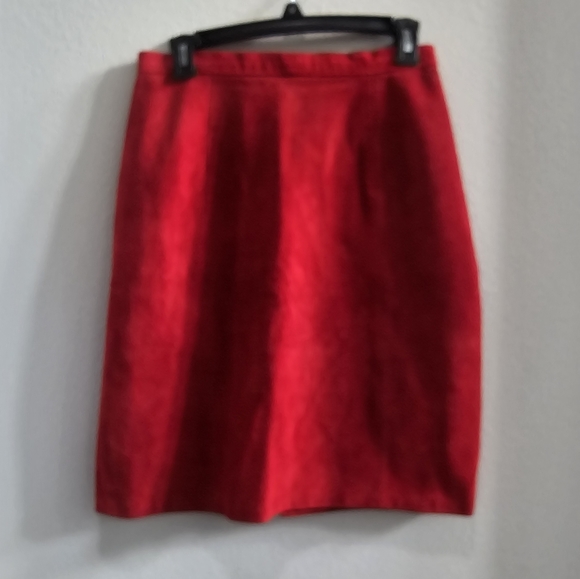Red suede mini skirt size 11/12 - Picture 3 of 7